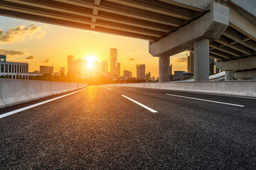 最便宜的4米2货车新车多少钱(最便宜的4米2高栏)